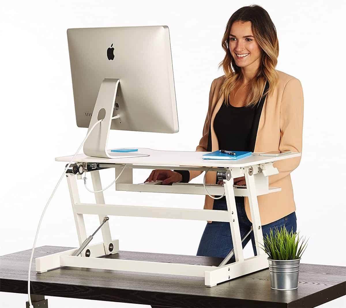 Pourquoi vous devriez utiliser un bureau assis debout. Notre top 4  meilleurs modèles - Bureau assis debout